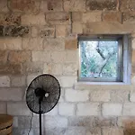 Elegant Modern In Olive Grove וילה Surano