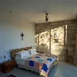 Elegant Modern In Olive Grove וילה