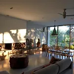 וילה Elegant Modern In Olive Grove