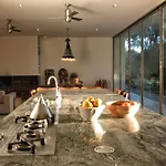 Elegant Modern In Olive Grove וילה Surano
