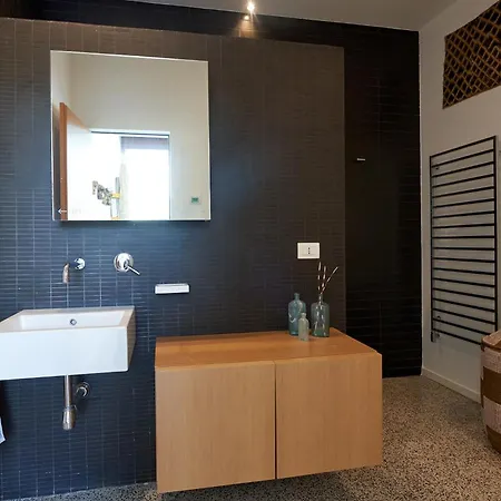 Vila Elegant Modern In Olive Grove *