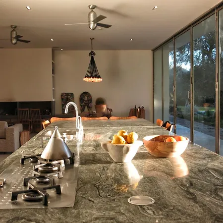 Elegant Modern In Olive Grove Vila Surano